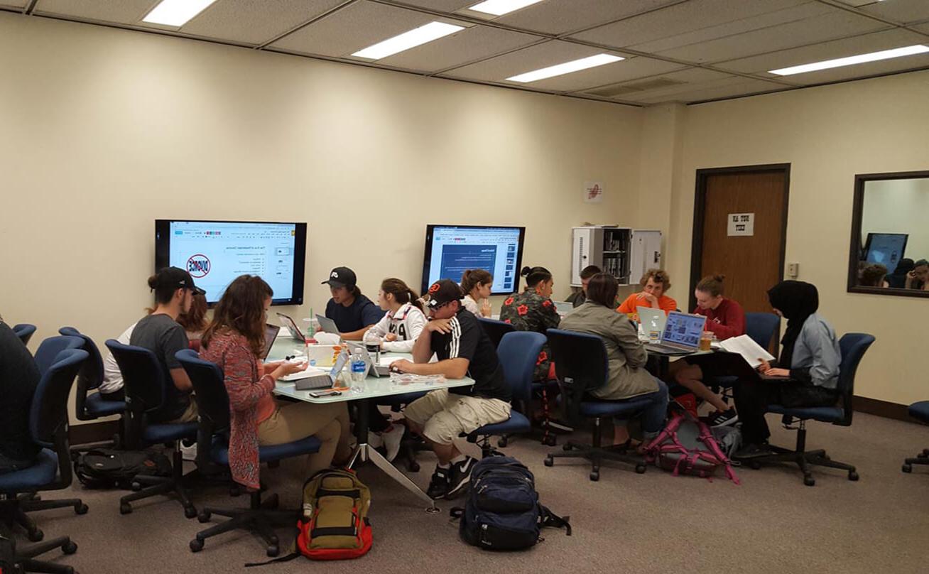 View of 博天堂官方 classroom with students studying